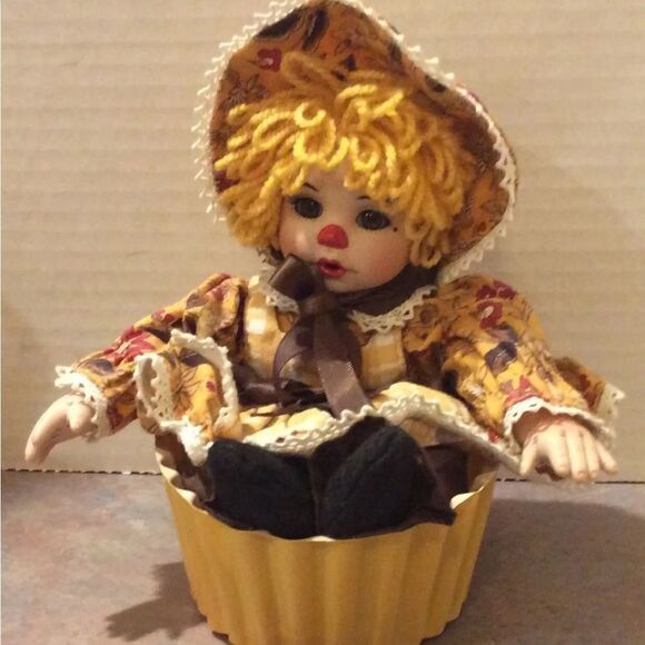 New in box Marie Osmond  Rag A Muffin Banana Nut Tiny Tot porcelain doll - Picture 7 of 7